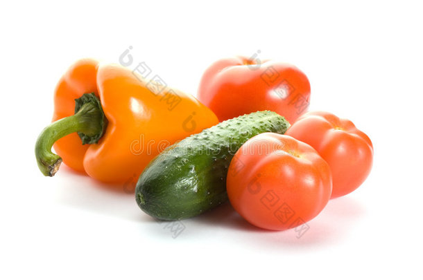 橘子椒、黄瓜和三个番茄