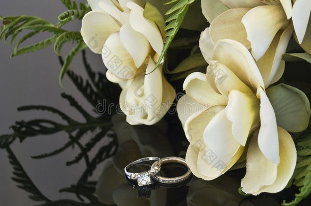 结婚花和结婚戒指