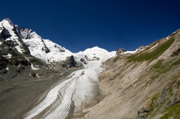 阿尔卑斯山奥地利美丽的蓝色攀登