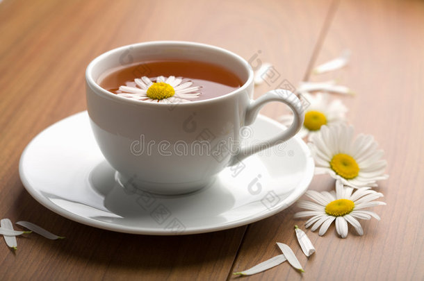 一杯白<strong>花</strong>茶和甘菊