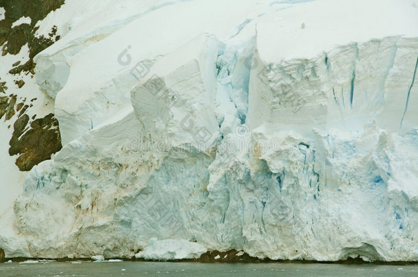 细节，冰川<strong>流入</strong>海洋，冰瀑