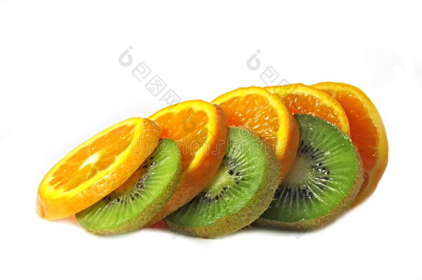奇异果和橘子。