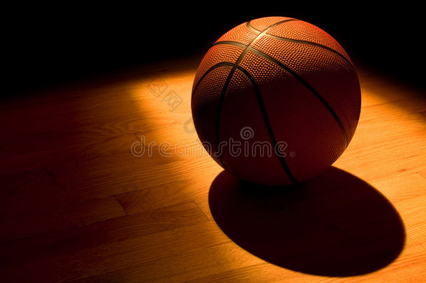 阳光下的篮球