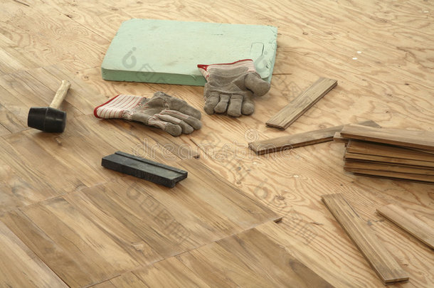 铺实木复合地板