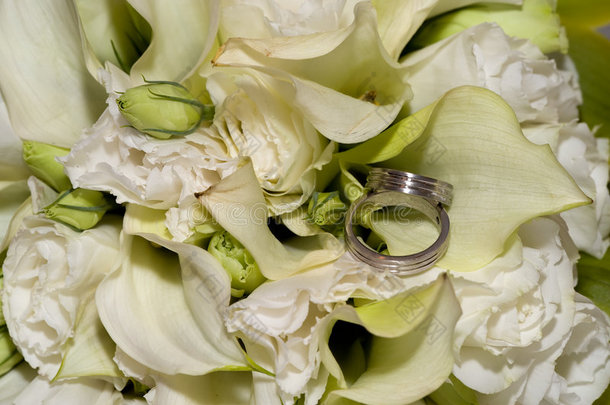 鲜花结婚戒指