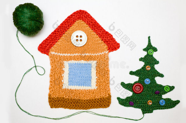 白色针织房屋和圣诞树