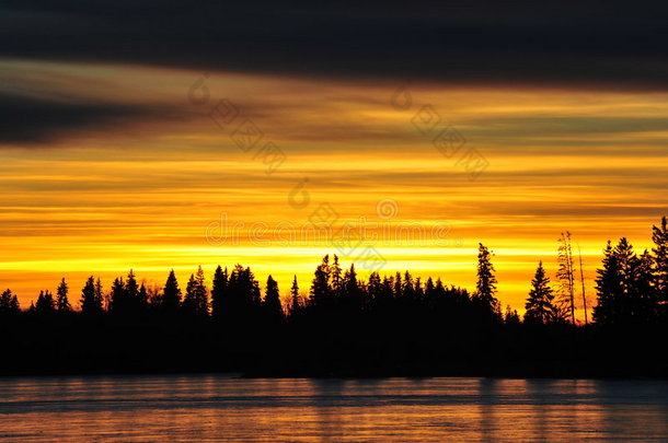 夕阳天冰湖