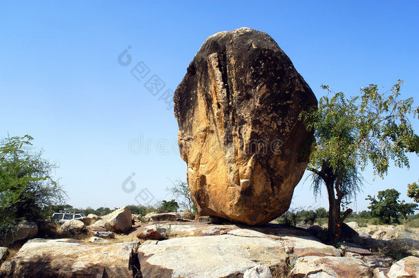 大型平衡岩石