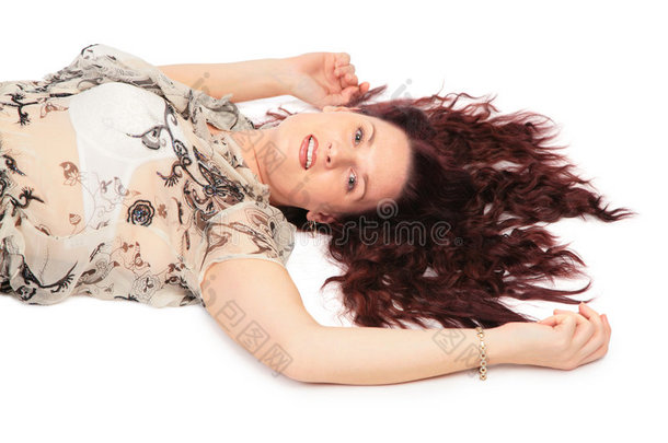 棕色头发侧视躺着的女人
