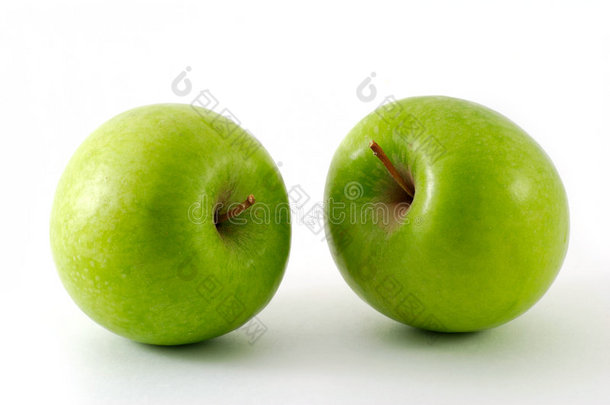 两个新鲜<strong>苹果</strong>