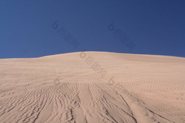 沙漠沙丘仰视图