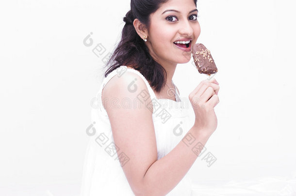 喜欢吃冰淇淋的女人