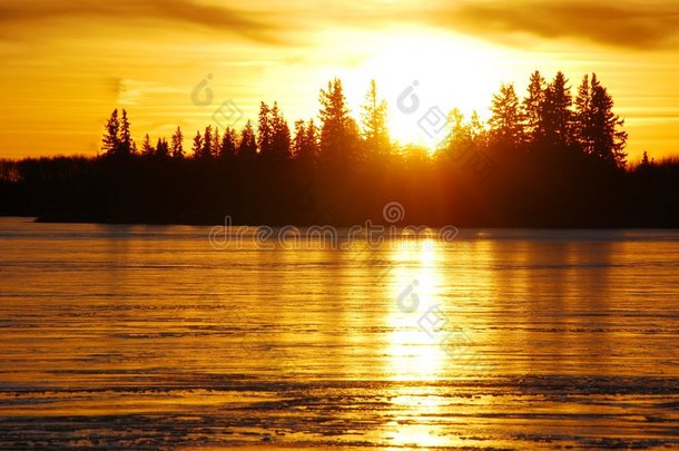 冰湖日落
