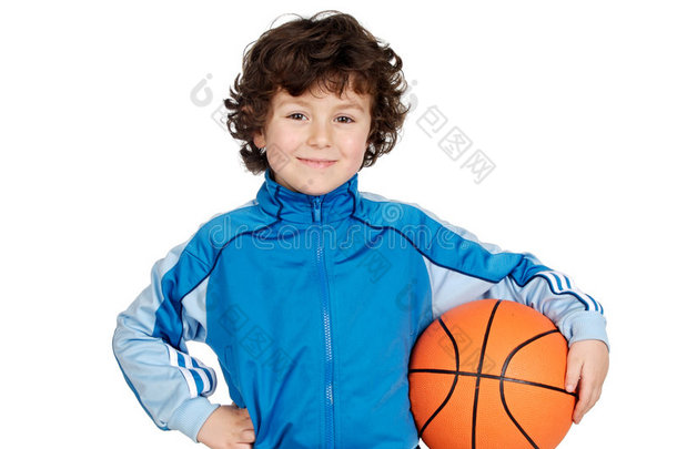 打篮球的可爱的孩子