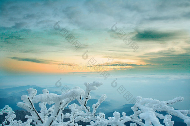 峨眉山雪