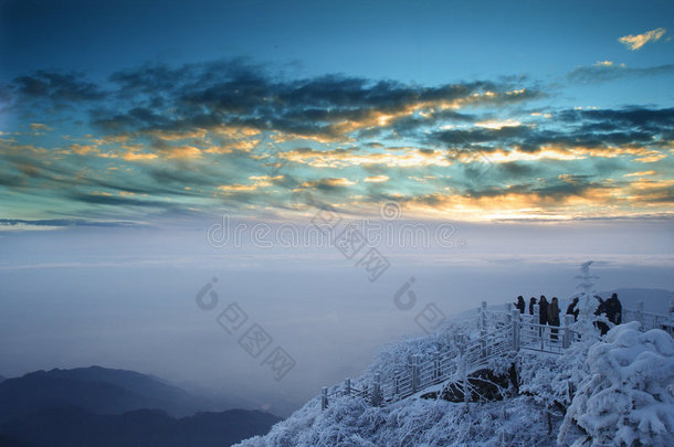 峨眉山冰雪日出