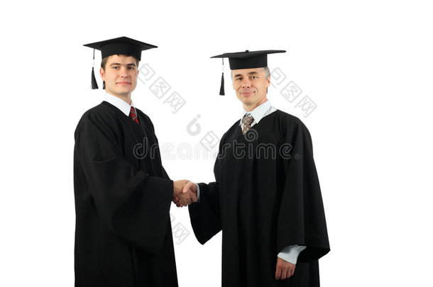 两位毕业生握手