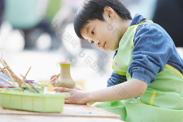 中国小孩专门做手工