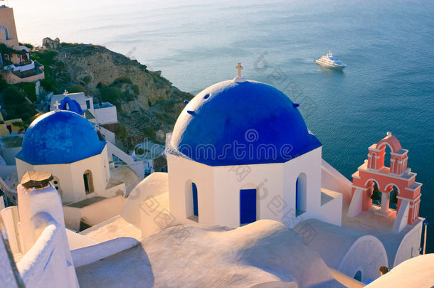 希腊蓝色教堂圆顶
