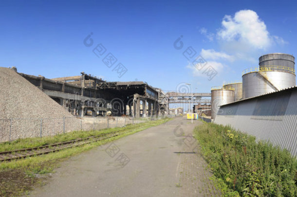工业废墟与新工厂