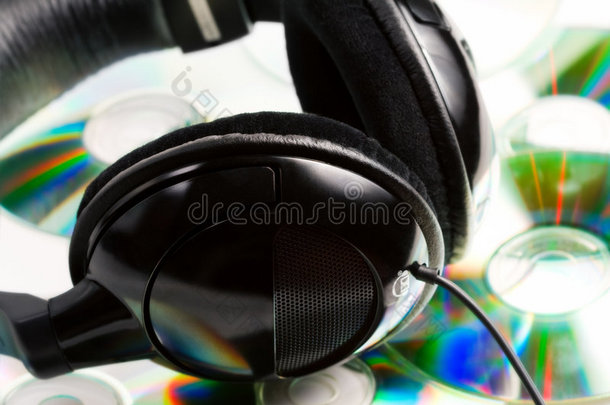 音乐概念-耳机和音频CD