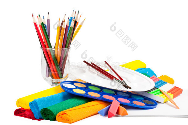 水彩颜料、铅笔和刷子