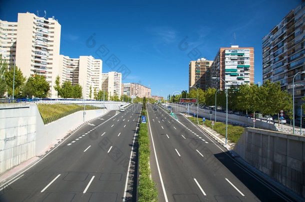 城镇双向道路