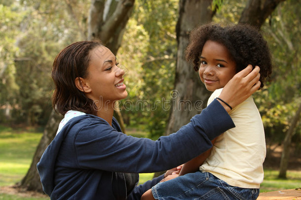 非洲裔美国人的母亲和孩子