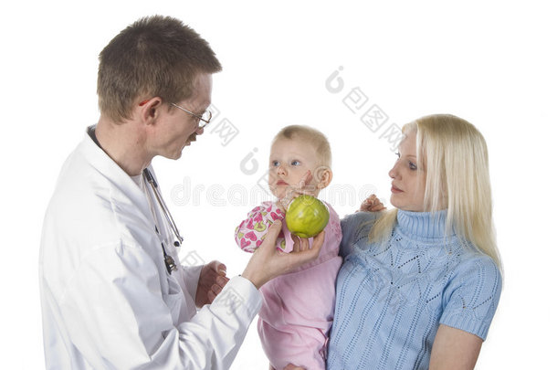 儿童医生和小孩