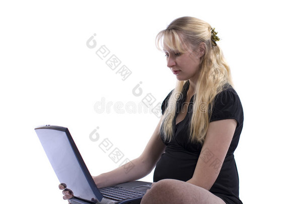 携带笔记本电脑的孕妇