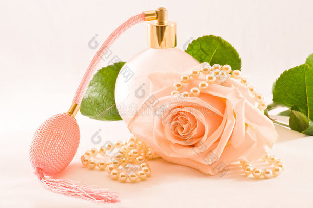 粉红玫瑰香水瓶