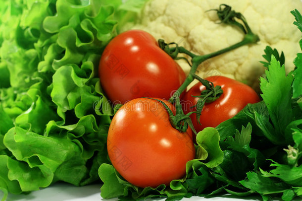 红绿相间：新鲜什锦蔬菜