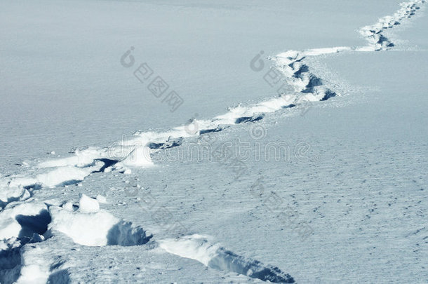 雪地上的脚印