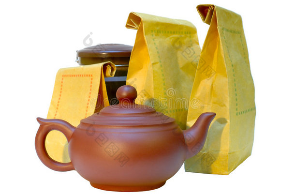 陶器（粘土）茶壶，纸袋茶和锡。
