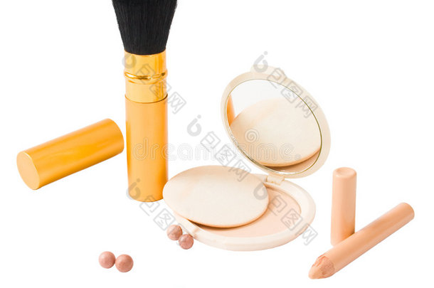 一套隔离的化妆品和化妆工具