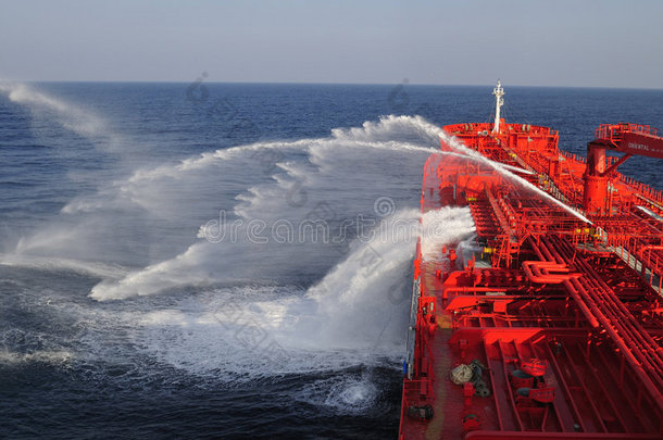 油轮原油运输船消防演习