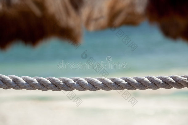 绳索和<strong>沙滩伞</strong>