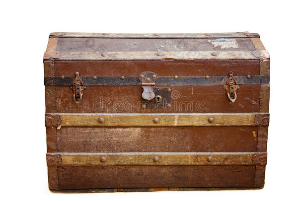 带锈锁的古董行李箱，带通道