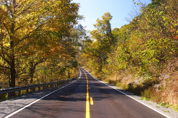 秋季<strong>公路场景</strong>