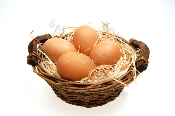 篮子里有四个鸡蛋