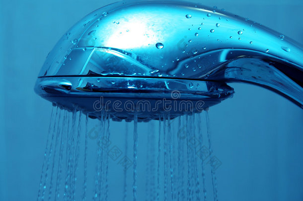 新鲜<strong>淋浴</strong>干净的蓝色水
