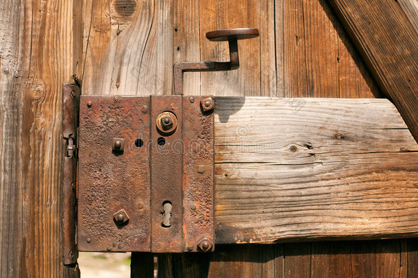 生锈的旧门锁