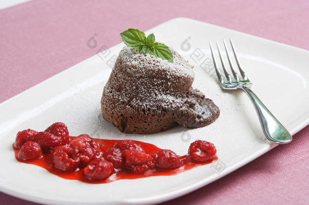 巧克力蛋糕和红莓