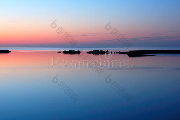 黎明时分的安大略湖
