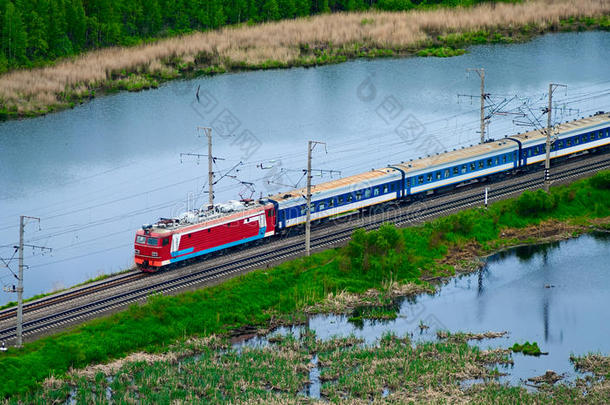 湖间旅客列车