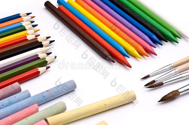 彩色铅笔，蜡笔，粉笔和画笔