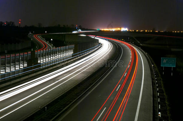 夜间高速公路-长曝光-照明线路