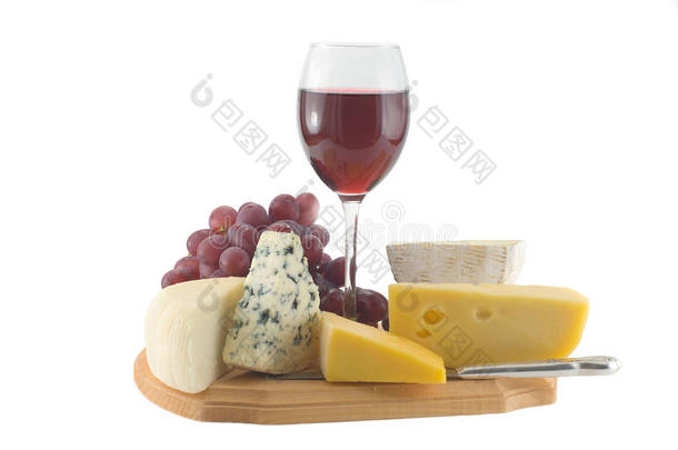 奶酪和葡萄配<strong>一杯红酒</strong>