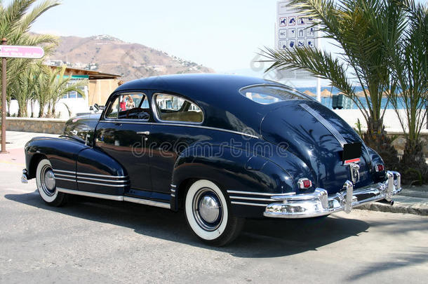 1947年<strong>墨蓝色</strong>家庭轿车