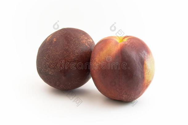 两个油桃
